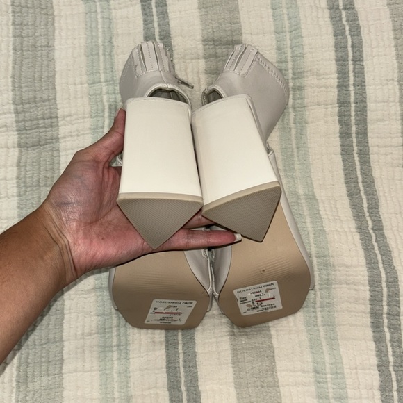 Steve Madden Safia Cut Out Bootie Open Toe - Picture 4 of 6